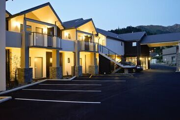 هتل The St James Premium Accommodation