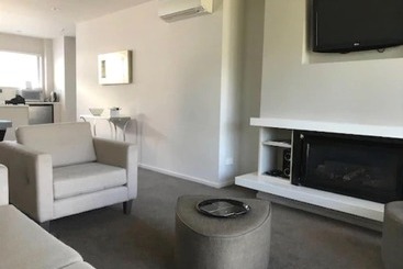 هتل The St James Premium Accommodation