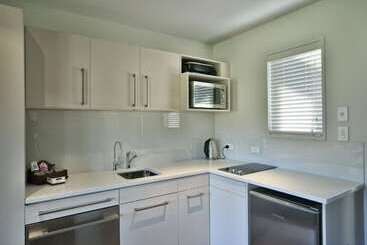 هتل The St James Premium Accommodation