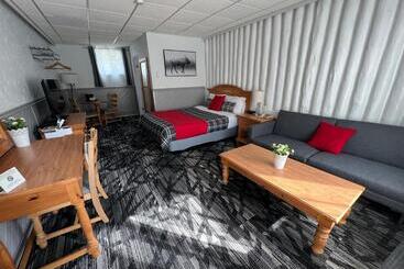 Mystic Isle Motel