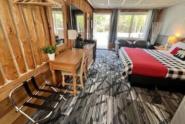 Mystic Isle Motel