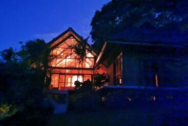 پانسیون Camiguin Volcano Houses Panoramic House
