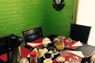 پانسیون Hostal Plaza Maule Express