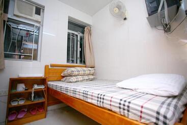 پانسیون Pay Less Guesthouse