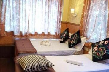 پانسیون Toronto Guest House