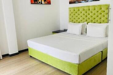 پانسیون White House Hotel Mirissa