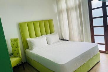 پانسیون White House Hotel Mirissa