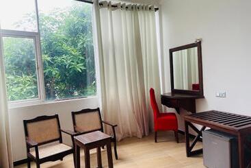 پانسیون White House Hotel Mirissa