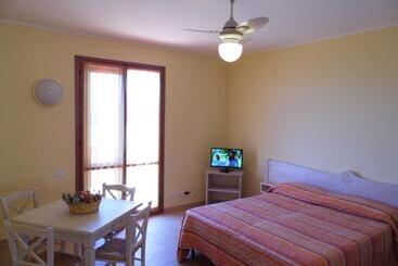 هتل آپارتمان Residence Le Nereidi Con Piscina   Parcheggi