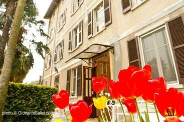 Santangela Hostel & Rooms