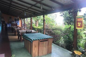 تختخواب و صبحانه Raveena Guest House
