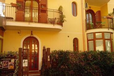 تختخواب و صبحانه Villa Marysa Apartments Seaview