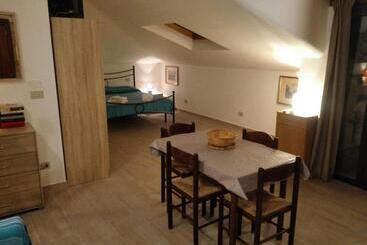 تختخواب و صبحانه Villa Marysa Apartments Seaview