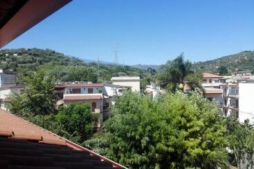 تختخواب و صبحانه Villa Marysa Apartments Seaview