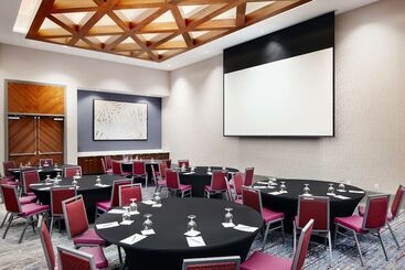هتل Embassy Suites By Hilton Atlanta Airport North