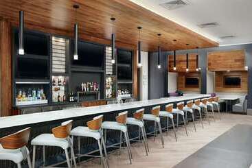 هتل Embassy Suites By Hilton Atlanta Airport North