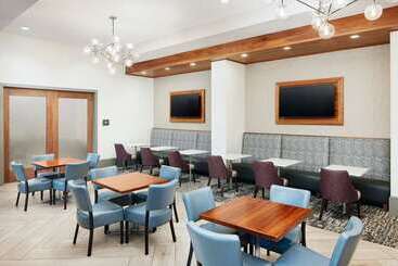 هتل Embassy Suites By Hilton Atlanta Airport North