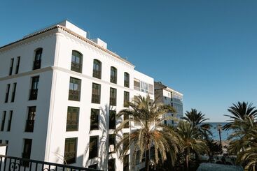 هتل Estepona Plaza