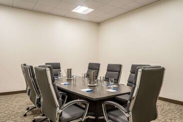هتل Homewood Suites By Hilton Toledo Downtown