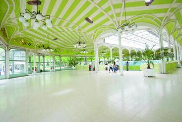هتل Hôtel Des Thermes Les Dômes