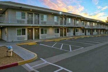 汽车旅馆  Studio 6 Victorville   Apple Valley