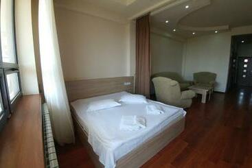 استراحتگاه Cross Health Spa Center