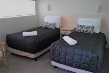 Aza Motel