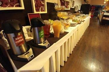 Bnc Hotel   Restaurant   Bowling