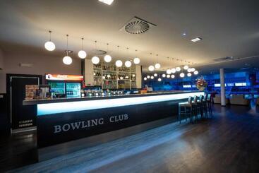 Bnc Hotel   Restaurant   Bowling
