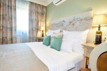 Crocus Gere Bor Hotel Resort & Wine Spa