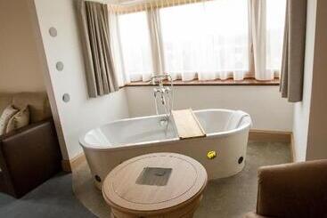 Crocus Gere Bor Hotel Resort & Wine Spa
