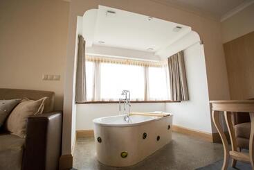 Crocus Gere Bor Hotel Resort & Wine Spa