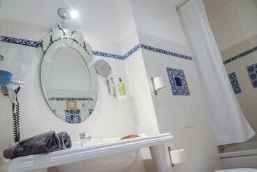 هتل A La Villa Boucicaut