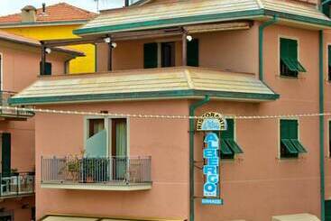 هتل Albergo La Marina B&b