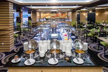 هتل Aquaticum Debrecen Termal & Wellness