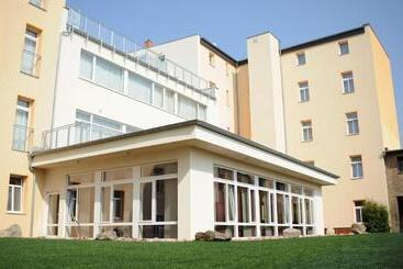 هتل Atlas Halle