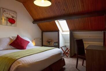 هتل Auberge De La Petite Ferme, Super Besse Est, The Originals Relais