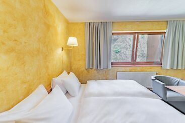 هتل Aux Tanneries De Wiltz