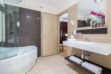 Europalace Hotel, Bw Signature Collection