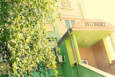 هتل Hubert Nove Zamky