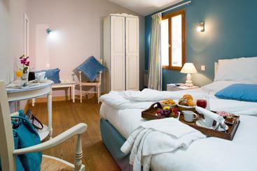 Logis Hotel Les Flots Bleus