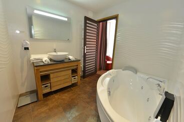 هتل Relais De La Cote D Or