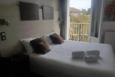 هتل Logis Hôtel Restaurant Les Charmettes