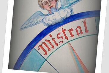 هتل Mistral
