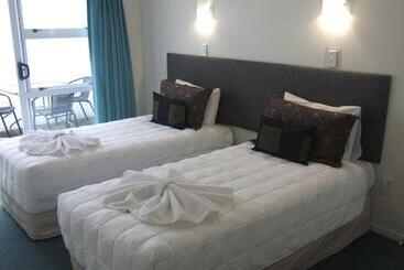 هتل Palm Court Motor Inn