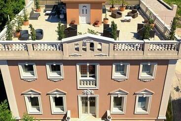 هتل Shangri La Mansion