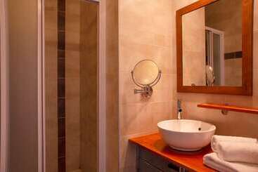 هتل Auberge De La Petite Ferme, Super Besse Est, The Originals Relais