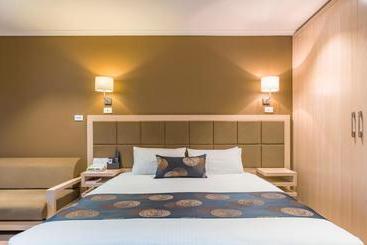 בית מלון כפרי The Waverley International