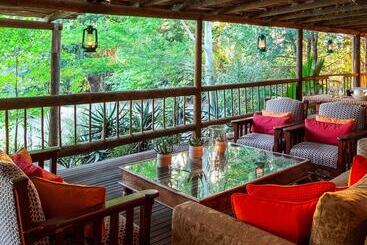 هتل Woodall Country House And Spa