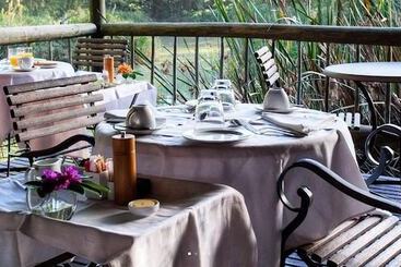 هتل Woodall Country House And Spa